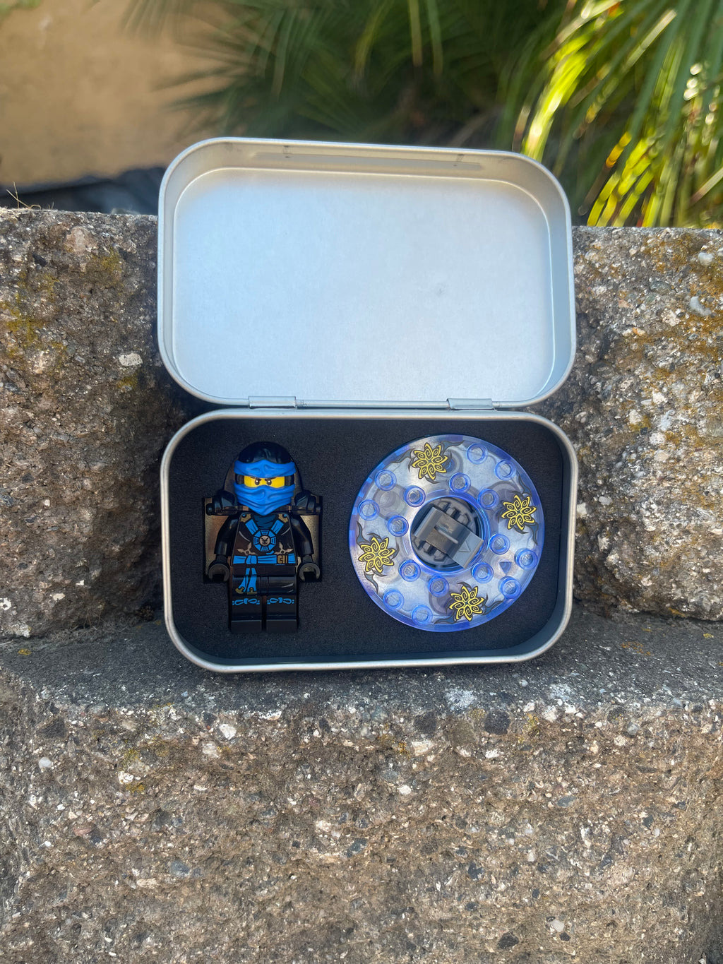 Electric Blue Dragon Mini Fig Tin!